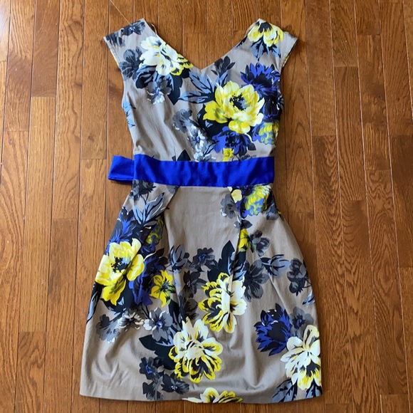 Closet Dresses & Skirts - Gorgeous Floral Dress 🌼